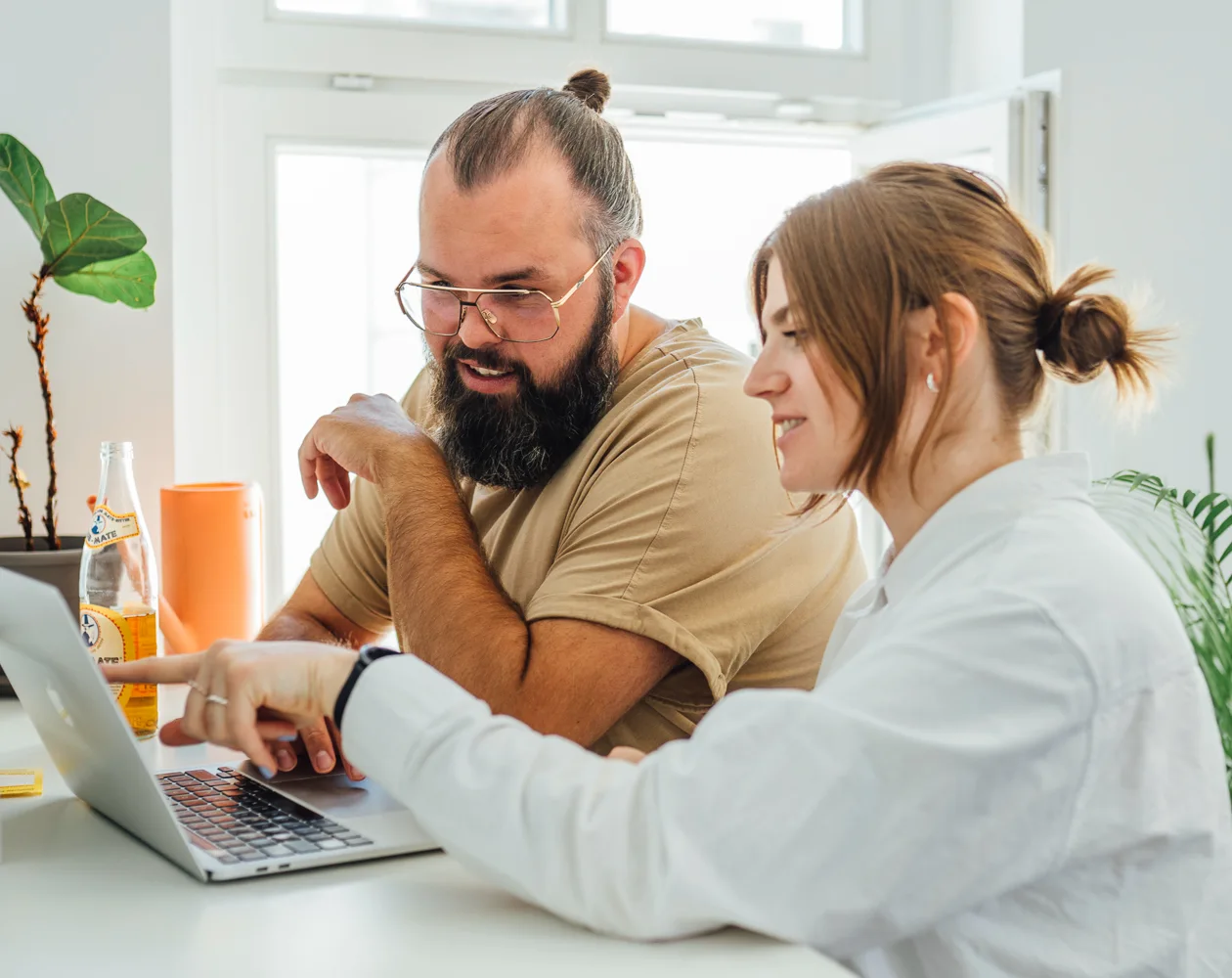 Team diskutiert Recrutainment Strategie